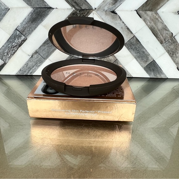 Becca Jaclyn hill shimmering skin champagne pop - Picture 2 of 3